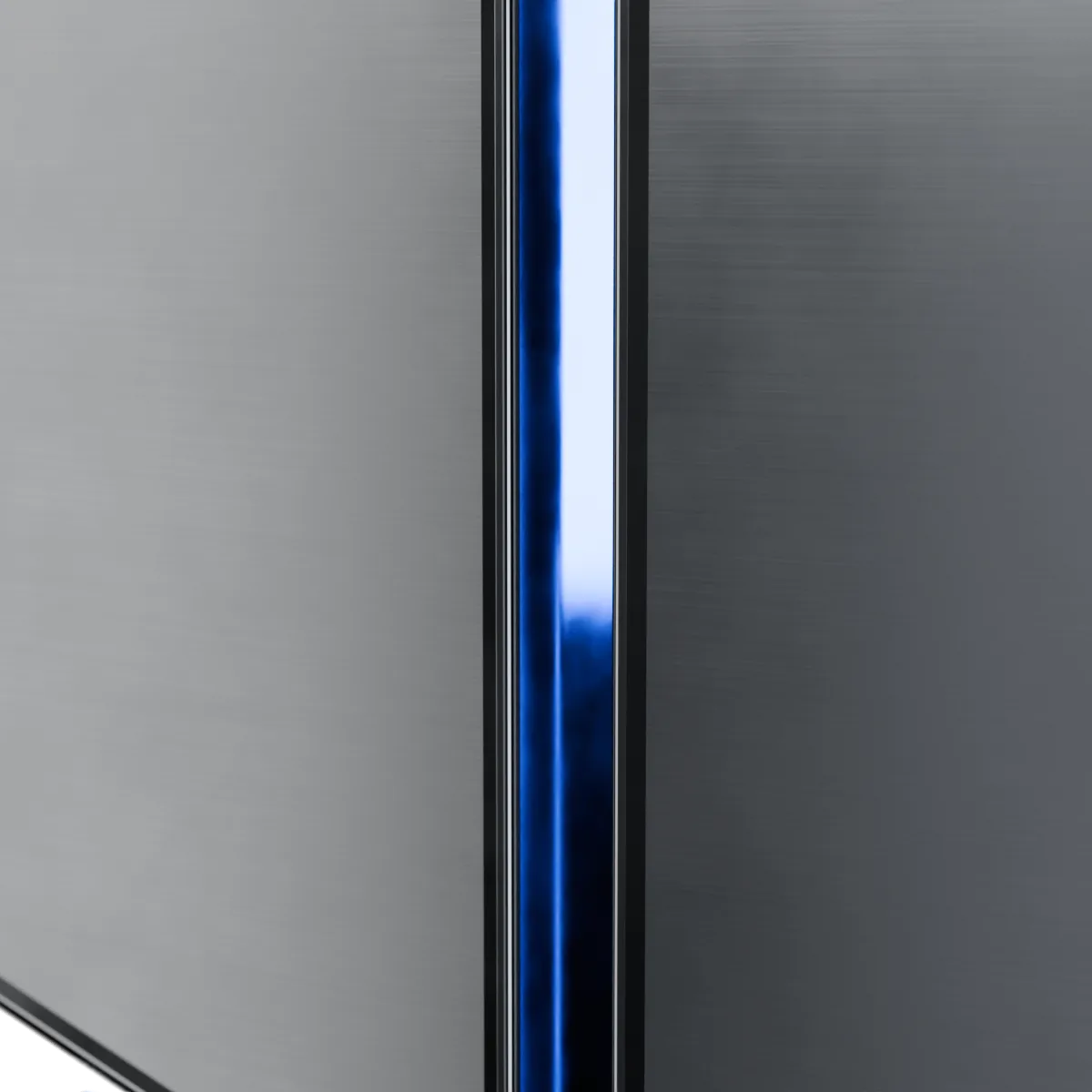 The blue seam between the two steel plates, up close
